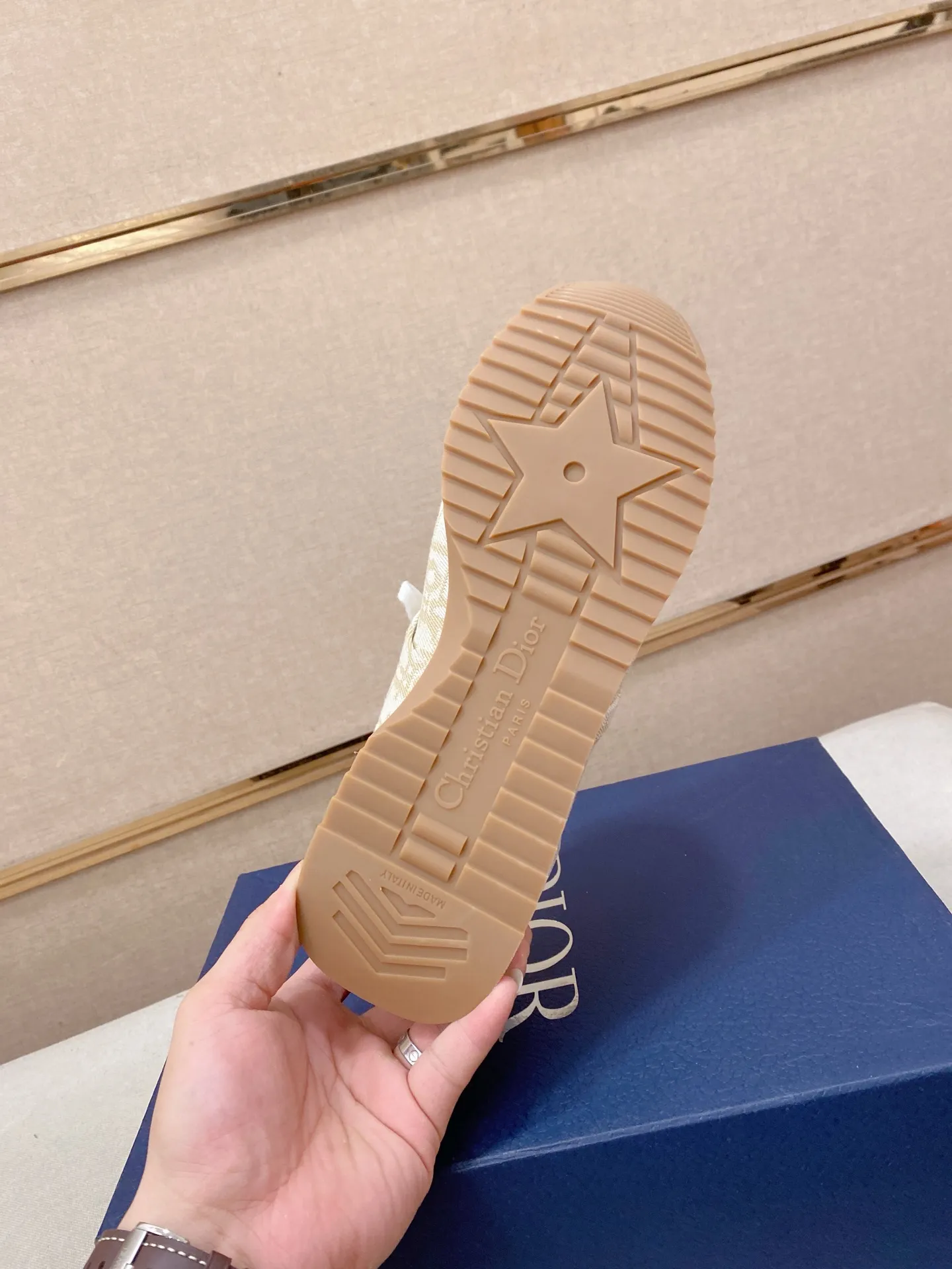Men's shoes💰: 440💰Couple style💏 [Dior·Dior] New casual sports style men's shoes, new spring and summer design, perfect workmanship, lace-up lazy style to create wardrobe quality, upper: imported first-layer cowhide, mesh breathable lining soft and comfortable, ultra-light TPU wear-resistant outsole, simple, versatile fashion men's shoes, excellent color code number 35--44. (45,46 customized items are not returnable or exchangeable)
